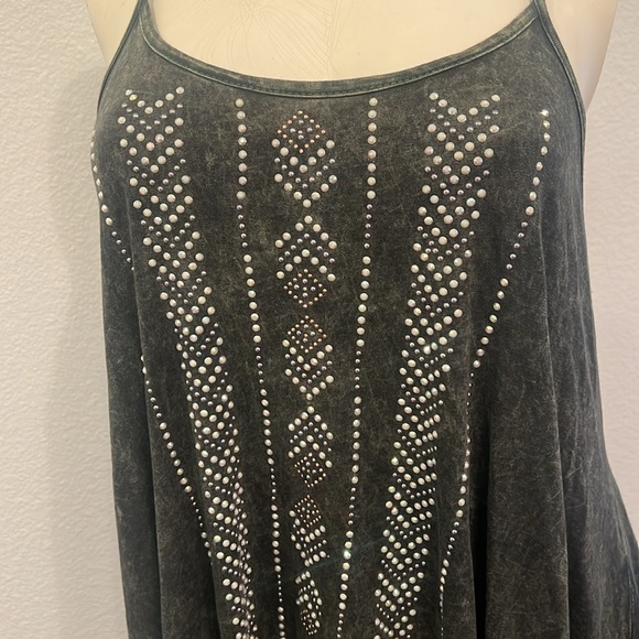 Women’s Top - Picture 3 of 7